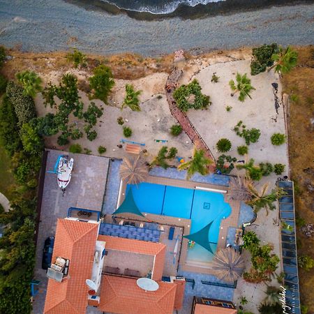 Astrofegia Beachfront Villa Pomósz Kültér fotó