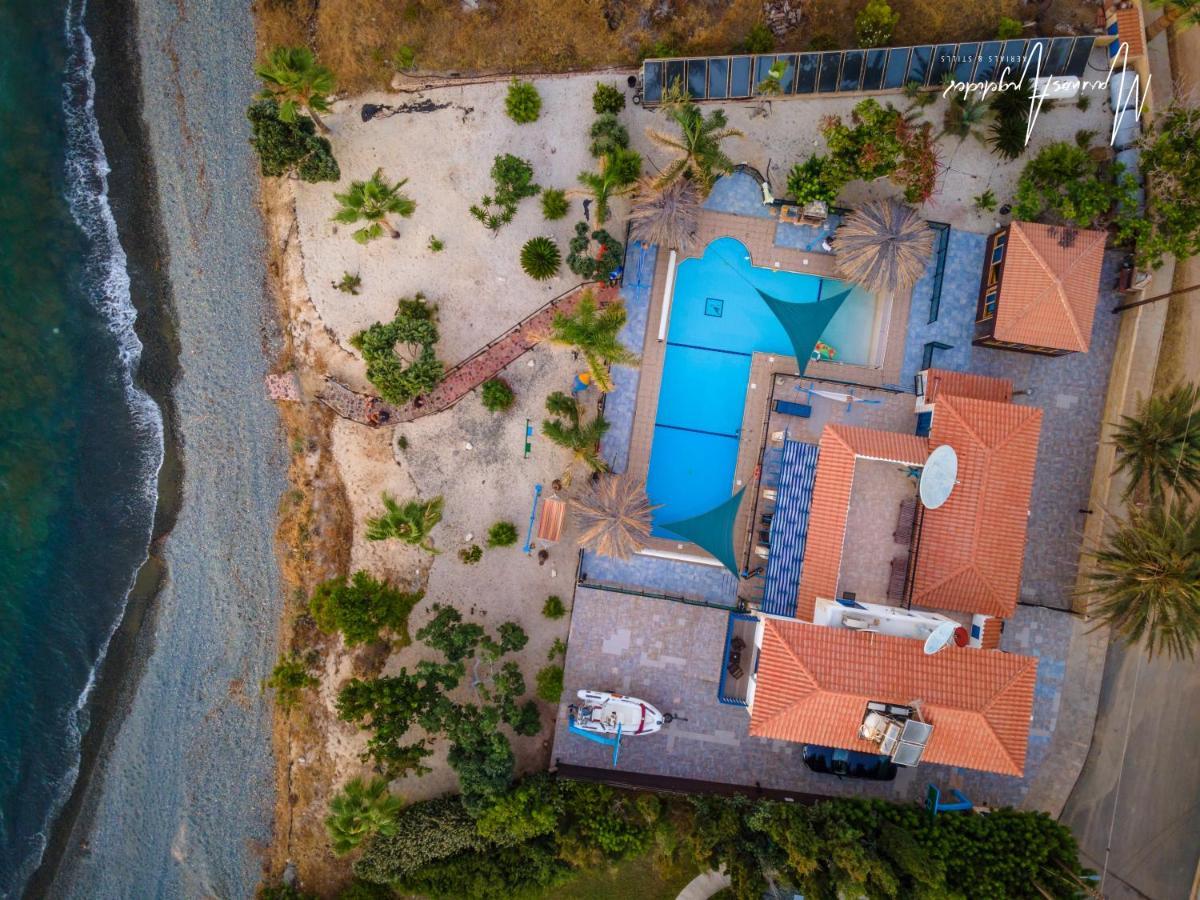 Astrofegia Beachfront Villa Pomósz Kültér fotó