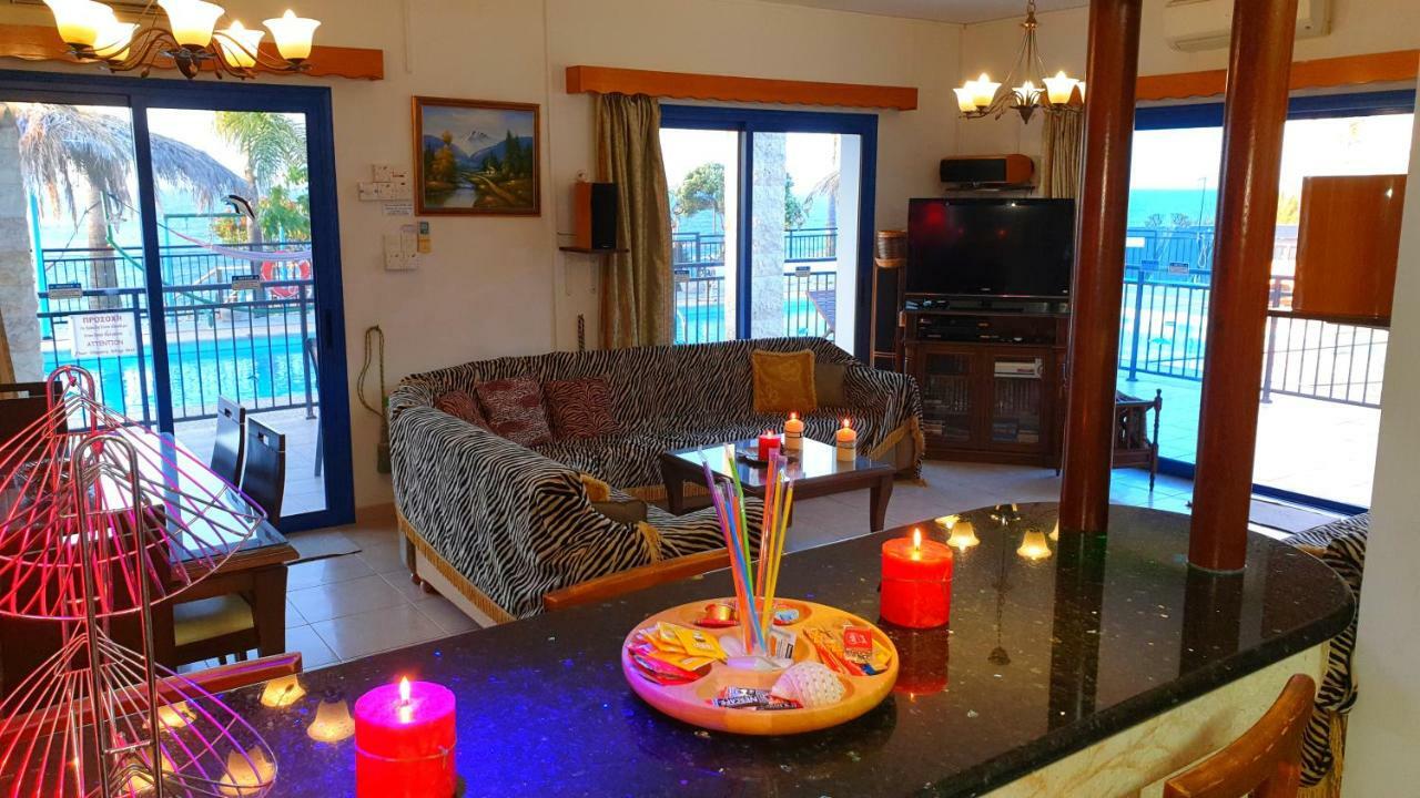 Astrofegia Beachfront Villa Pomósz Kültér fotó