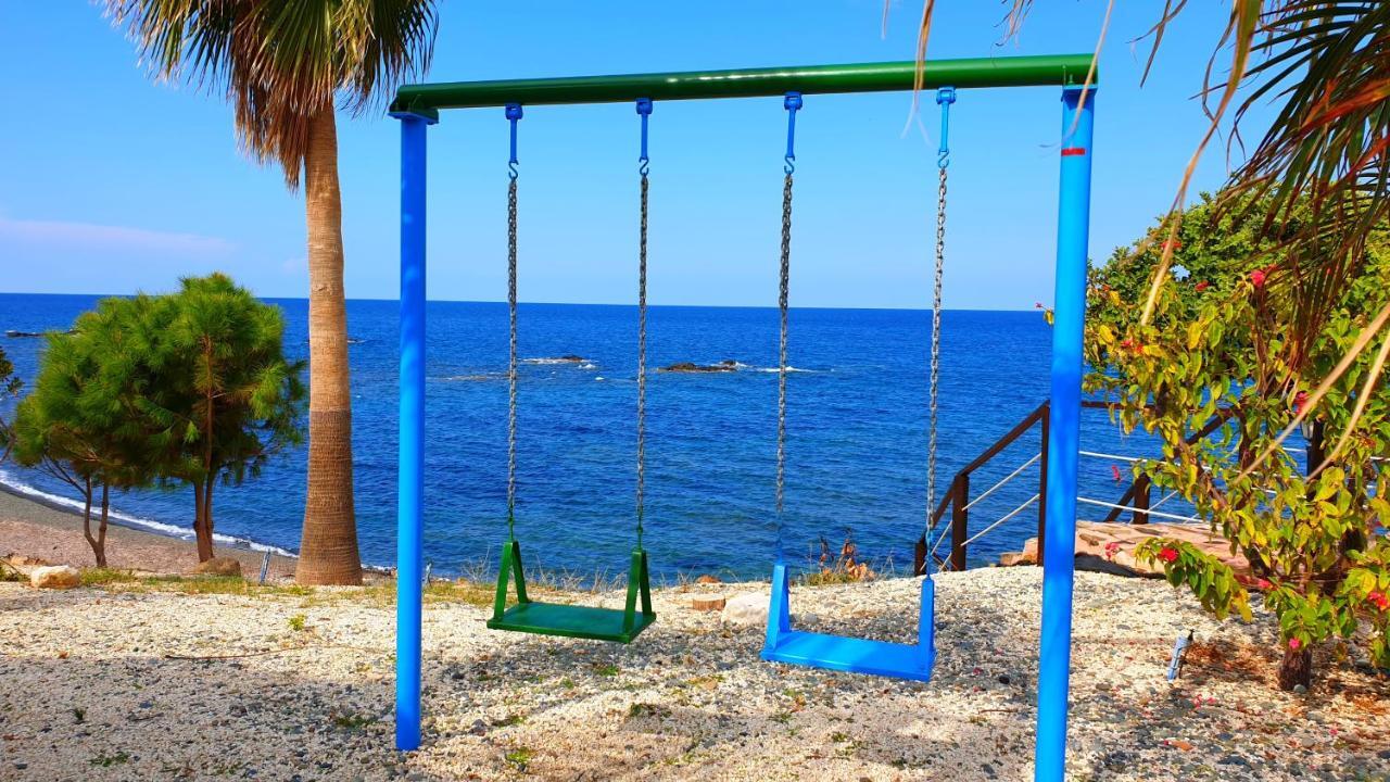 Astrofegia Beachfront Villa Pomósz Kültér fotó