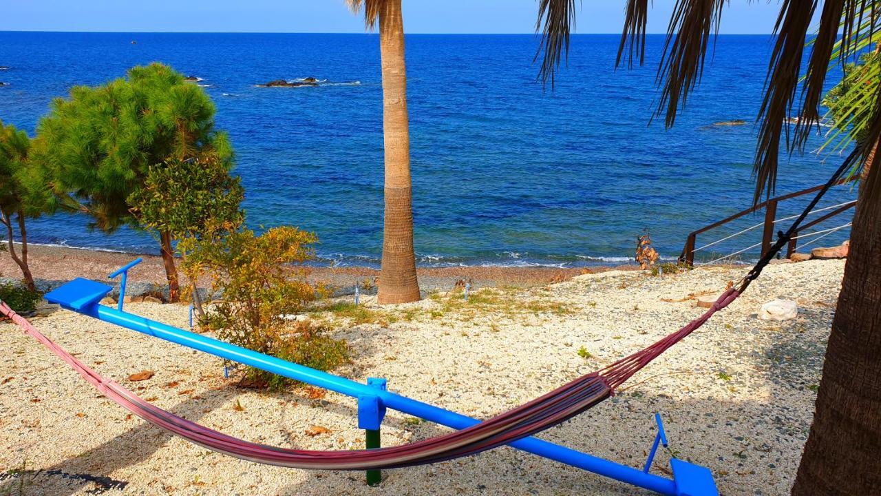 Astrofegia Beachfront Villa Pomósz Kültér fotó